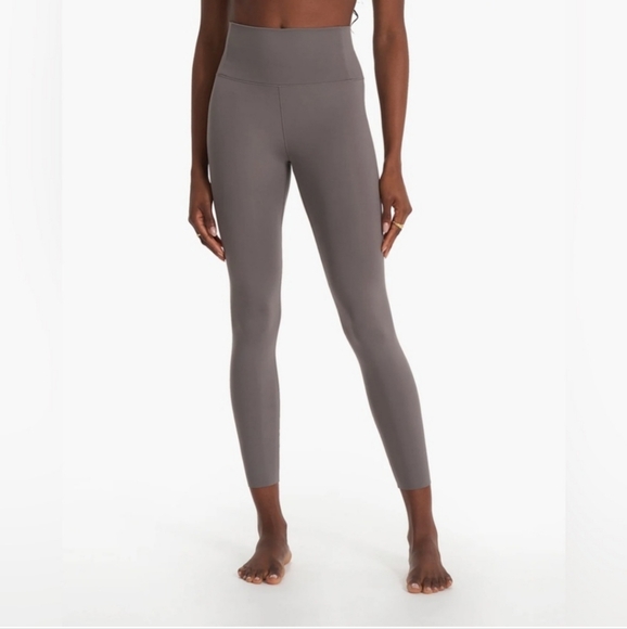 Nwt! Vuori evolve legging in smoke - Picture 2 of 7